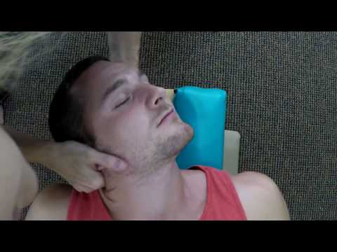 Body Builder Power Lifter Gets Chiropractic Ajustment to Improve Performance