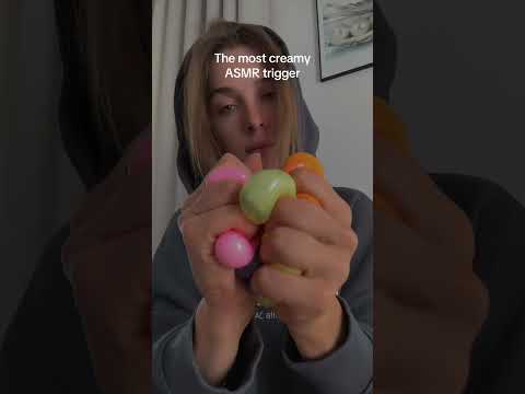 Recording it to my phone microphone 🎙️ #asmr #globbles #crayon #asmrtriggers #relaxing