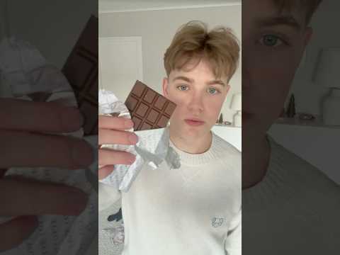 ASMR │ Tasting KOREAN CHOCOLATE🍫🇰🇷🍪 #asmr #asmreating #asmrshorts #pluuasmr