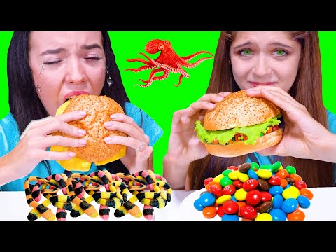 ASMR BURGER CHALLENGE | EATING SOUNDS LILIBU