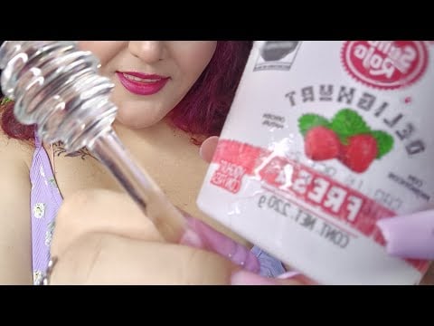 ASMR comiendo yogurt de fresa con cuchara de cristal 