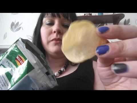 ASMR -  EATING CRISPS - CRUNCHY & CRINKLY PACKAGING BINAURAL SOUNDS - TINGLES