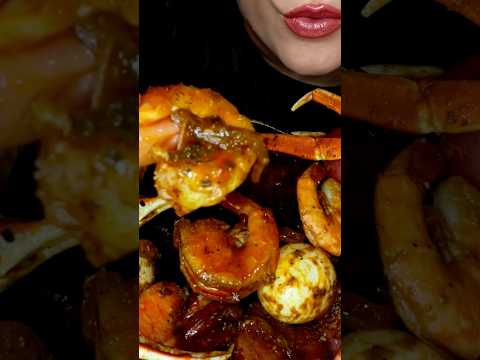HUGE SPICY SEAFOOD BOIL #asmr #seafood #seafoodboil #shorts