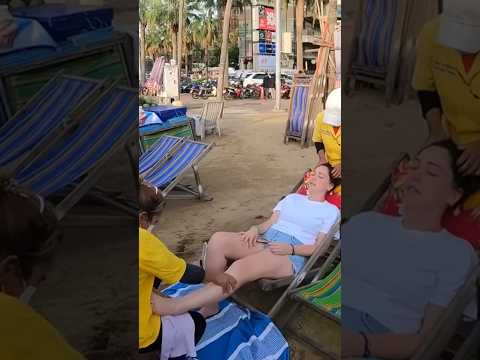 Increíble masaje a cuatro manos en una playa de Tailandia #asmr #shorts #massage
