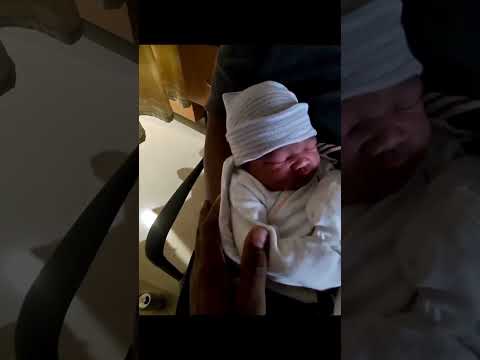 Watch this grandfather meet his grandson for the first time 🥺💙 #Heartwarming #Newborn #Family