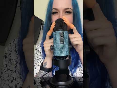i love my tiny hands ✋🏻🤚🏻 #asmr #tinyhands #micscratching #asmrmicscratching #asmrsleep