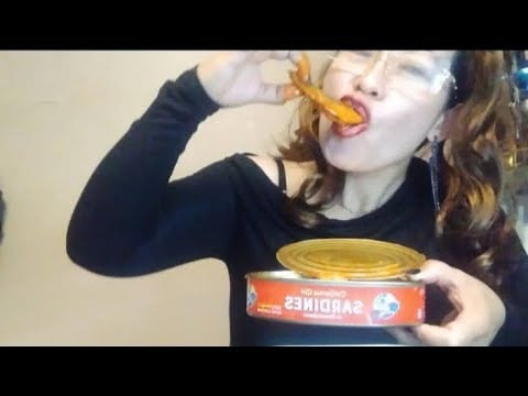 ONE TIME BITE SARDINES ,EAT THE WHOLE CAN #everyone  #viralvideo #subscribe 