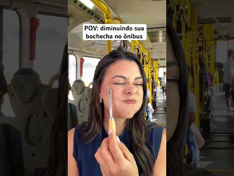 POV: diminuindo sua bochecha no ônibus #asmr #asmrsounds #humor #shorts #comedia