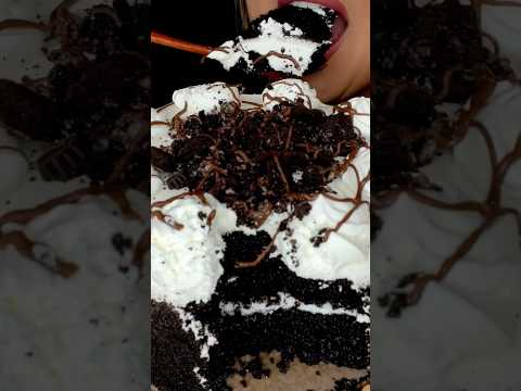 GIANT COOKIES AND CREAM CAKE #asmr #cake #dessert #food #eating