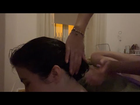 Asmr aplicado | Bia passando óleo e tónico no meu cabelo