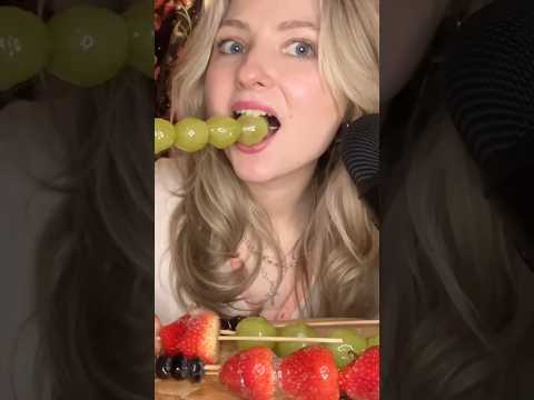 ASMR | eating tanghulu (crunchy eating sounds) #tingles #asmr #relaxing #mukbang