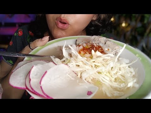 ASMR comiendo Pozole de cerdo #asmr #comida #mouthsounds #food #viral 