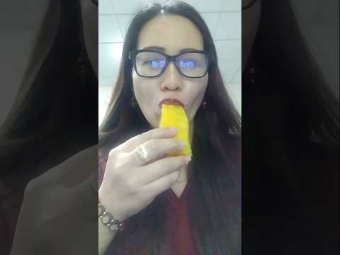 JUICY PINEAPPLE #food #everyone #pineapple #shortsfeed #eating #challenge #mukbang
