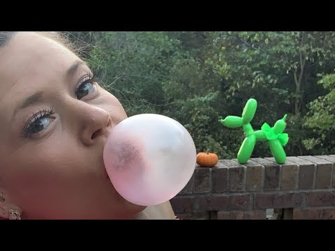 Fun outside, surprise Inflatables, Bubble gum and balloon Live
