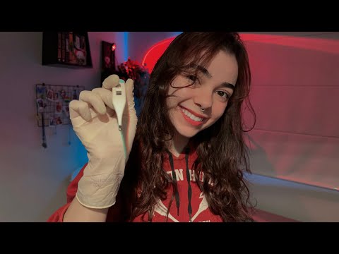 ASMR | Médica gringa cuidando do seu resfriado