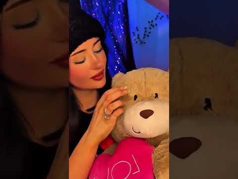 Scratching on fabric asmr #asmr #visualtingle #asmrvideos #asmrshorts