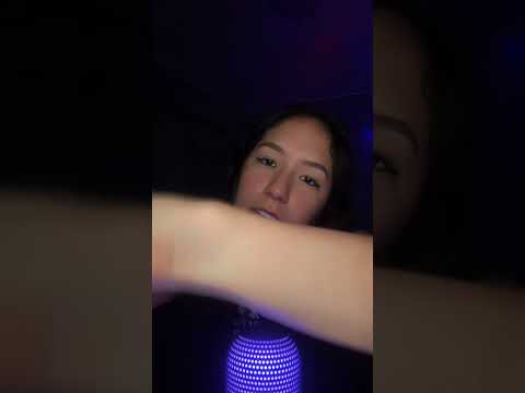 ASMR Te hago un masajito facial súper rápido pero relajante 😎#ASMR #relax #tingles #fyp #paratiiiii