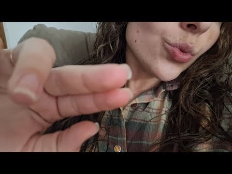 ASMR tapping na tela, sons de boca inaudível e tuctuc