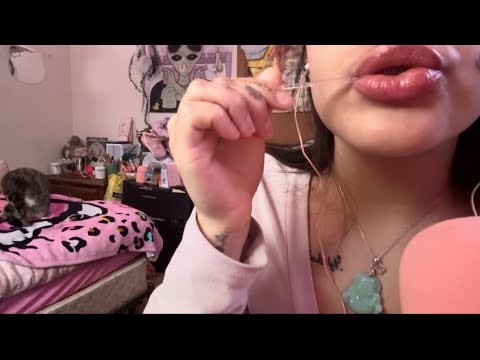 ASMR spoolie and pen w/mouth sounds, teeth tapping.🤤👄😁