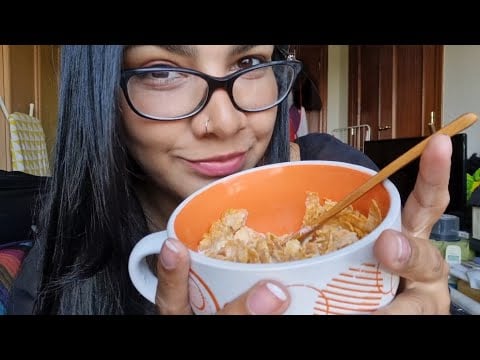ASMR comiendo cereal con leche