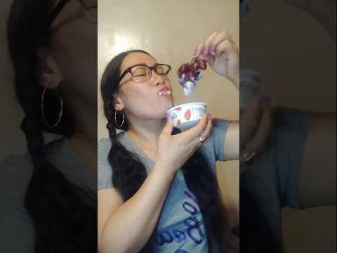HOW I EAT GRAPES#shortsfeed #mukbang #eating #eatingshow #asmr #everyone #challenge #subscribe