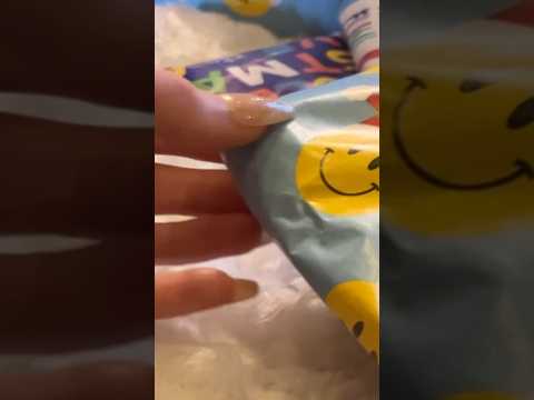 🎄 present massage ✨ #asmrshorts #asmrpapersounds #breakingbreadasmr #asmrmassage #asmrsatisfying