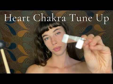 Reiki ASMR ~ Quick Heart Chakra Tuning | 528 Hz Frequency | Short Meditation | Sound Healing