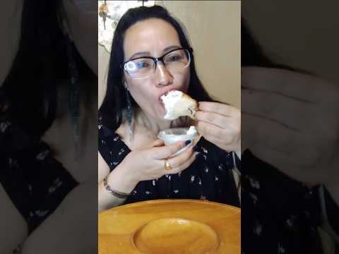 CHICKEN LEG & WHIP CREAM #shortsfeed #food #mukbanginternational #everyone #cream #asmrsounds
