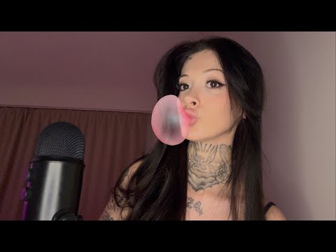 Akasi ASMR kanalı canlı yayında