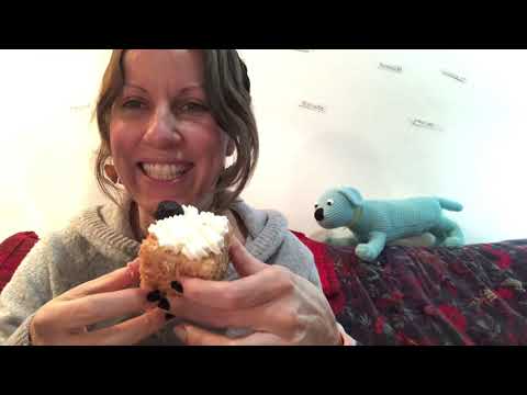 ASMR Canada francais eating food cake chicken waffles English