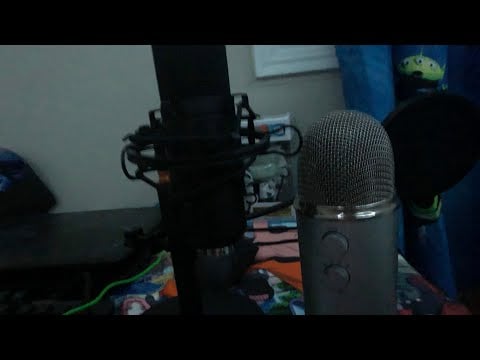 ASMR 200$ mic VS 40$ (tapping, crinkles and more)