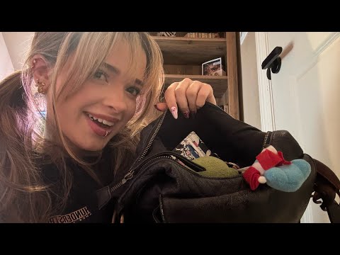 lofi asmr :) whats in my purse 👜😱