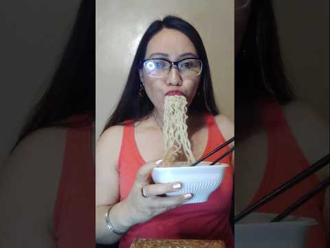 NO CHEWING NOODLES #viral #food #shortsfeed #everyone #eating #mukbang #asmr #tiktok #eatingshow