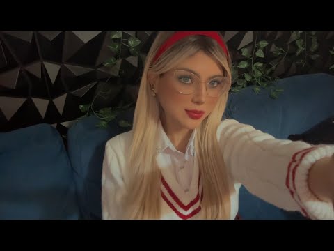 ASMR Tu amiga te ayuda a ponerte cremita en la carita en un día lluvioso