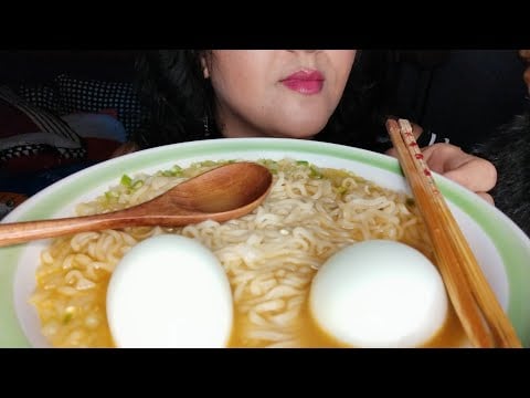 ASMR Comiendo sopa marucha/ramen 🍜