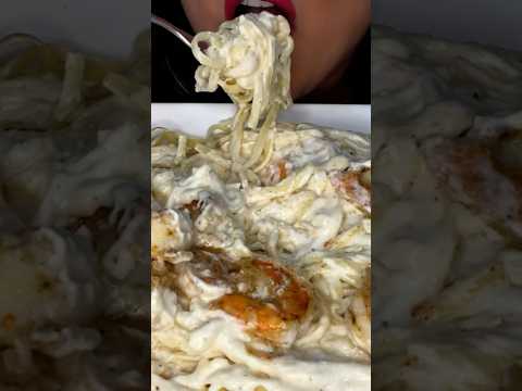 Extra Creamy Alfredo #asmr #food #yum #creamypasta
