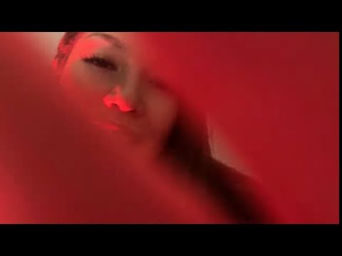 ASMR cerquita con palabras suaves y repetitivas SUPER POTENTES