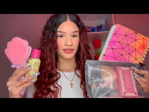 Asmr tu mejor amiga la popular te arregla (peinado, maquillaje)