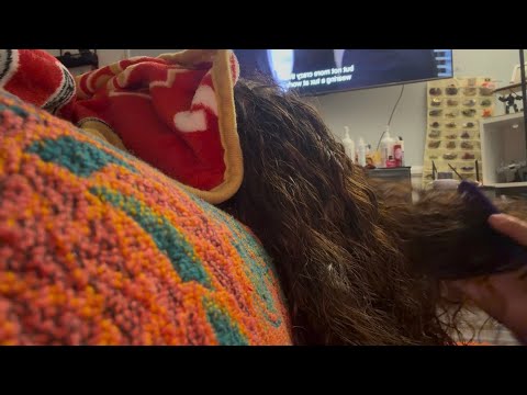  asmr (real person) brushing hair (brush sounds, scalp/neck massage) 💆🏽‍♀️ 
