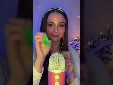 25 Days of Triggers Day 5 🎁💚🎄 ASMR #feelthetingle