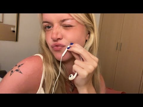 ASMR in Spain! (mouth sounds, tapping & yapping)