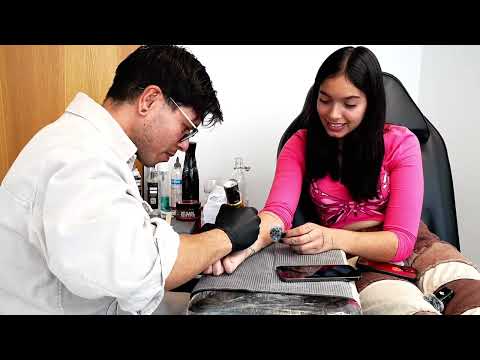 Primer ASMR Haciéndome un TATUAJE| SOFIWI