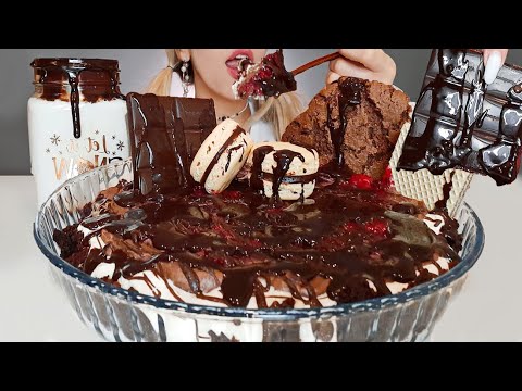 ASMR BLACK FOREST FUDGE TART (Eating Sounds) MUKBANG