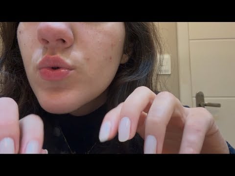ASMR caseirinho - sons de boca, sons de mãos, tapping e sussurros….