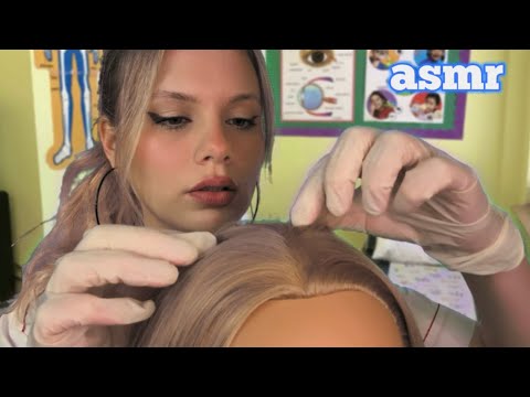 АСМР Проверка на вши от медсестры • Неразборчивый близкий шепот ✨