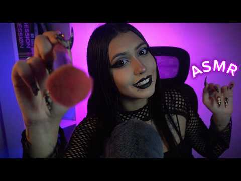 ASMR: MELHOR AMIGA GÓTICA TE MAQUIANDO 🦇 (muito tapping e sussurros)
