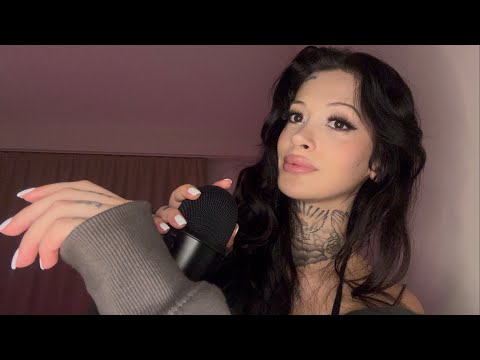 Akasi ASMR kanalı canlı yayında