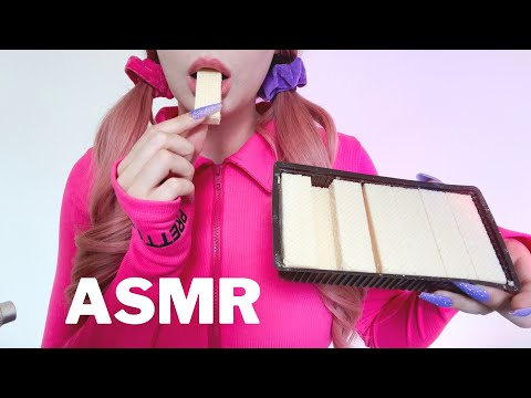 CRUNCHY ASMR | eating strawberry wafers 🍓