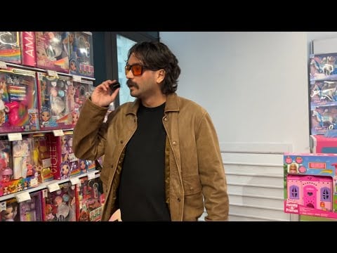 Faire un ASMR en public dans un MAGASIN de JOUETS