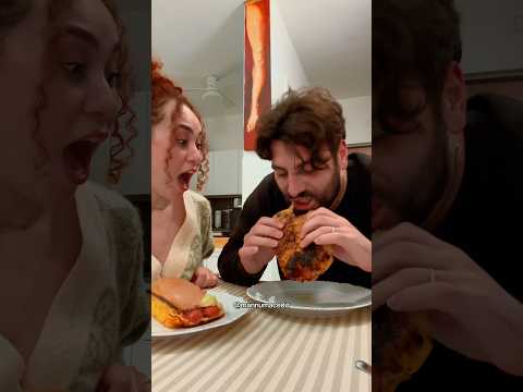 Gringo provando hot dog do Brasil! #gringonobrasil #comidabrasileira #cachorroquente